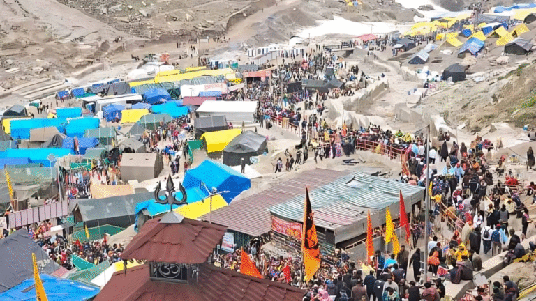Anantnag-Devotees-arrive-at-the-Amarnath-